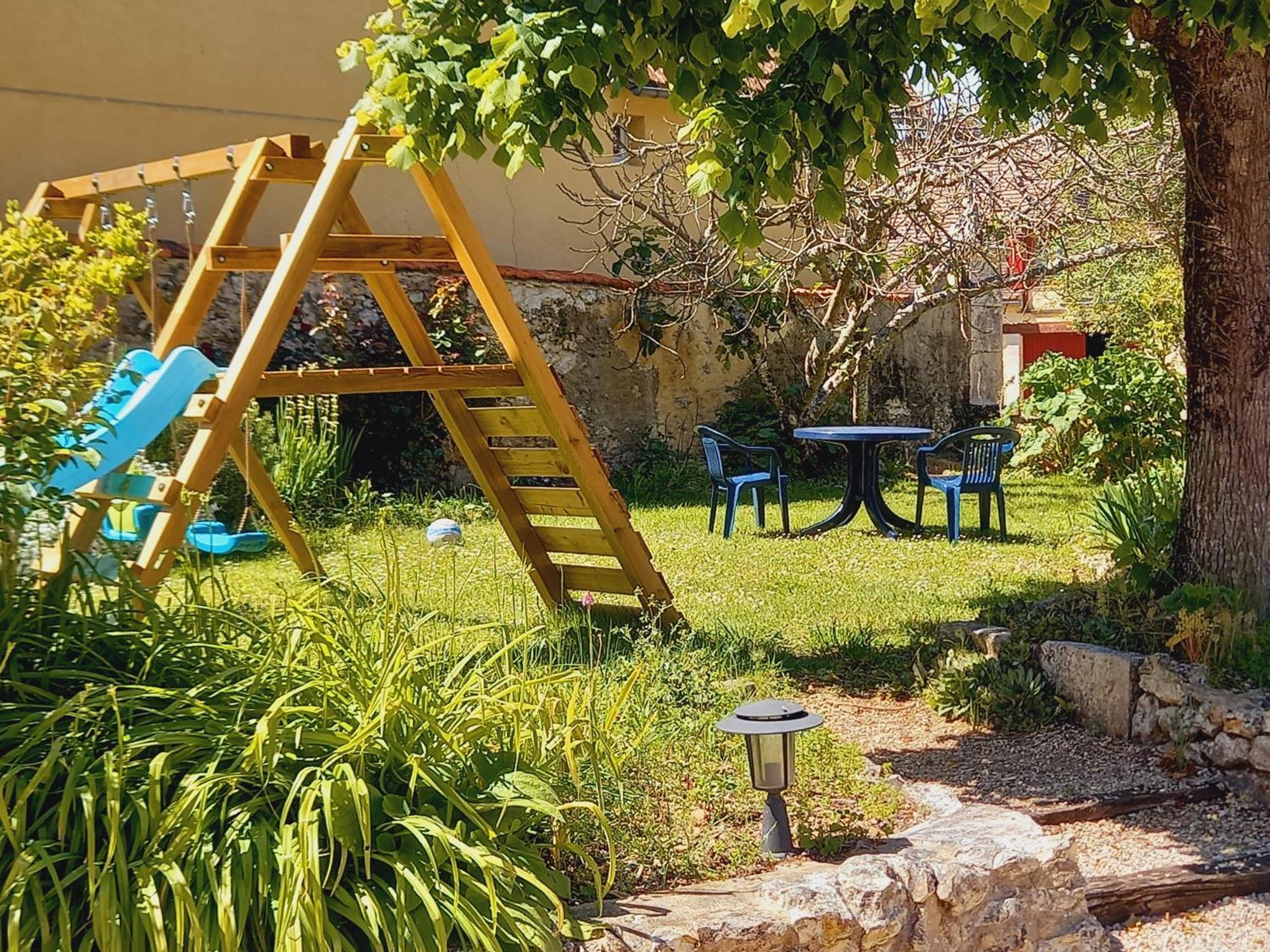 Au pays de Jacquou : Chambre d’hôtes et table d’hôtes Fossemagne Exterior foto