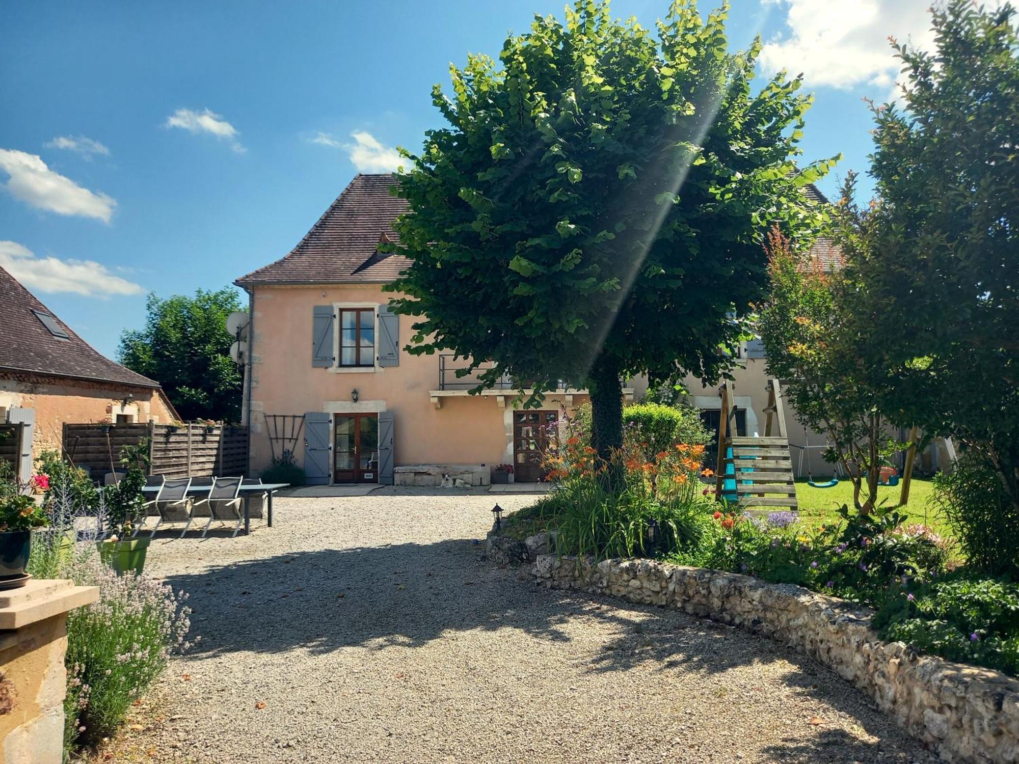 Au pays de Jacquou : Chambre d’hôtes et table d’hôtes Fossemagne Exterior foto